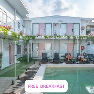 Surf Boutique Backpackers - Free Breakfast Vandrarhem